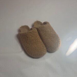 Furry Women’s Tan Slippers